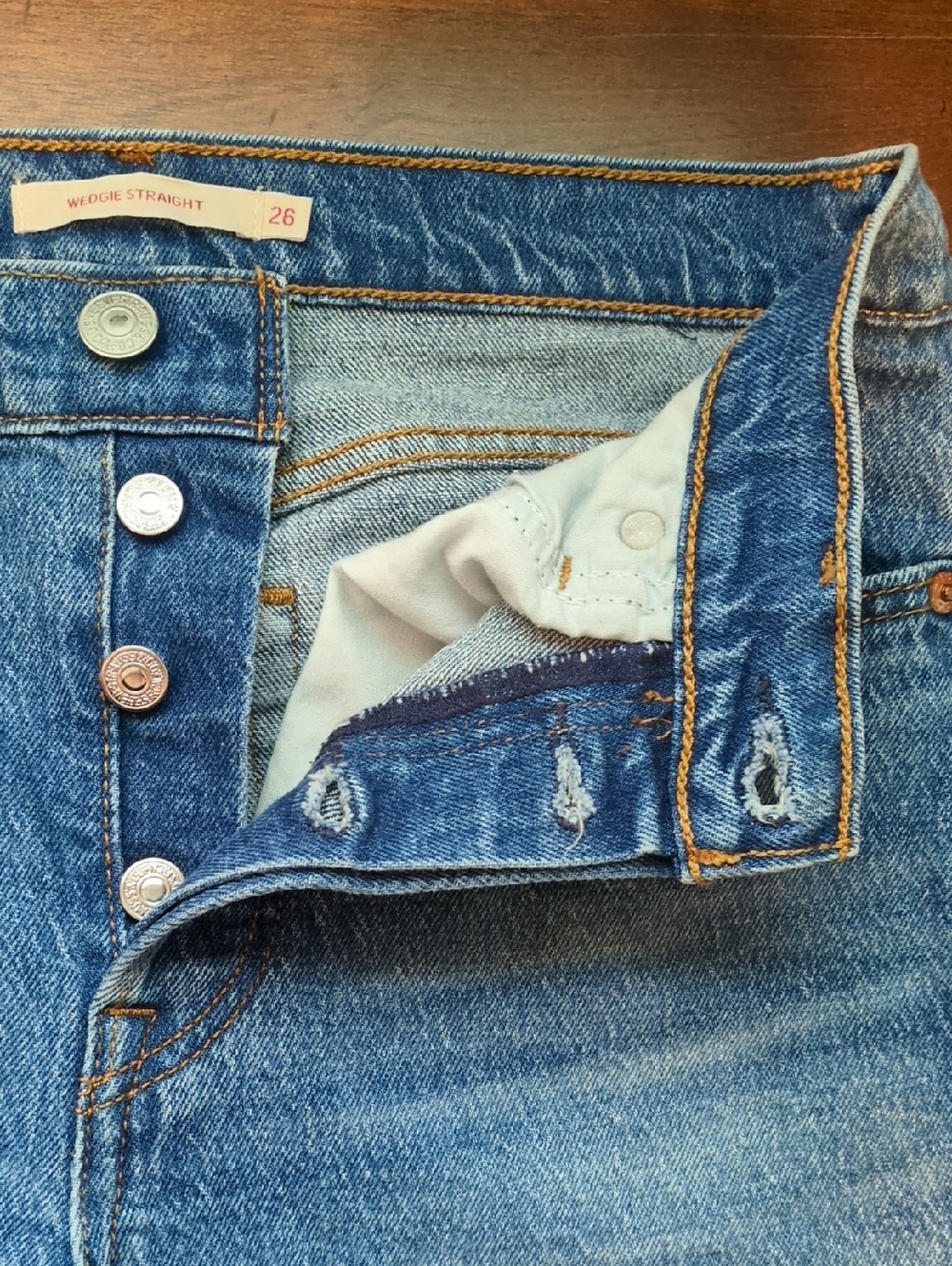 Levi's Wedgie Straight Jeans Medium Wash Size 26 - Picture 5 of 10